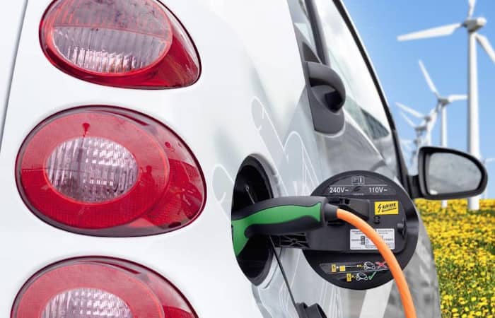 Criteri di sicurezza per manutenzione e riparazione di veicoli elettrici e ibridi. Qualifiche PES PAV. Ed. 2021