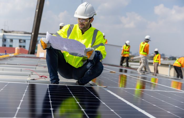 Formazione per installatori di impianti Fotovoltaici: Sicurezza in Quota - Rischio Elettrico - CEI 11-27 Tecniche di Ancoraggio – Prevenzione Incendi