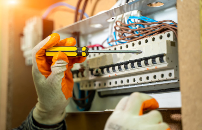 Works on electrical installations. PES PAV qualifications. 2025 Edition